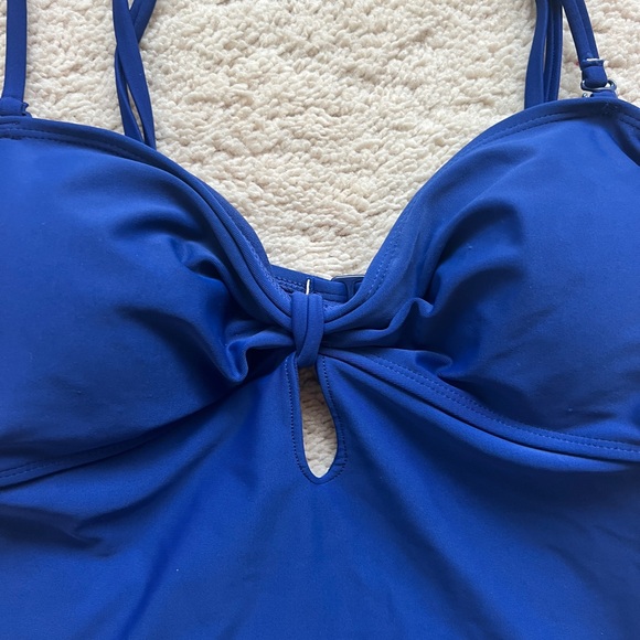 Keyhole one piece swimsuit - Picture 2 of 3